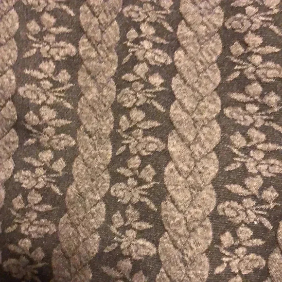 Great Cavalier short button up coat with two open front pockets. - Picture 8 of 8